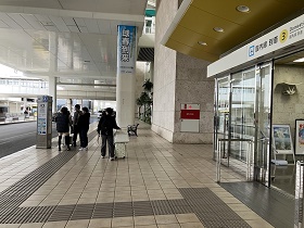 3番出口から12番のりばを望む